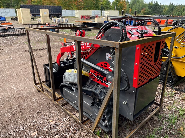 #8173-•-agt-compact-track-loader-image-6