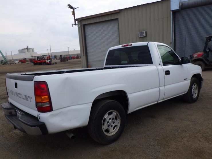 2002-chevrolet-1500-image-3