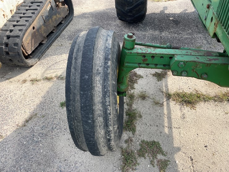 john-deere-2840-image-22