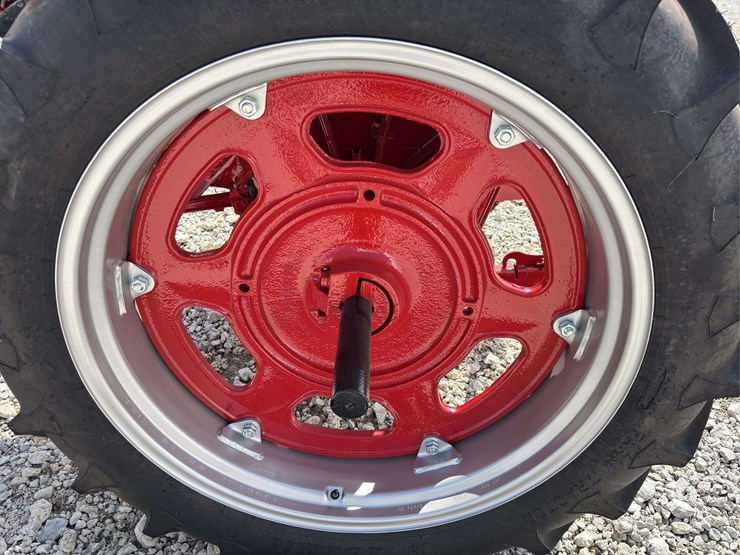farmall-240-image-39