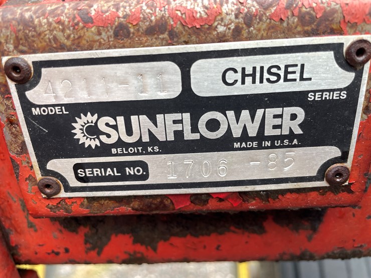#1033-•-sunflower-chisel-plow-image-16