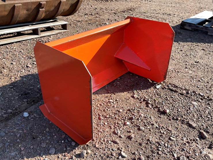 #8208-•-new-kc-36"-mini-skid-steer-snow-pusher-image-2