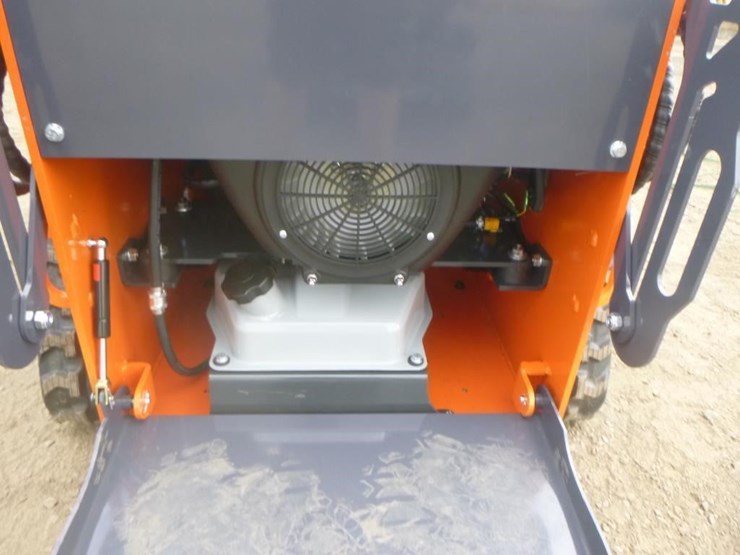 tpm-t460-skid-steer-track-loader-image-18