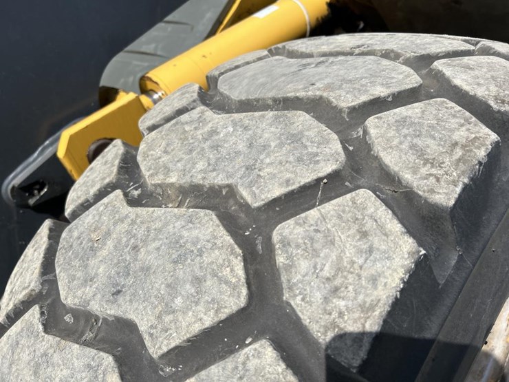 2016-deere-344k-image-72