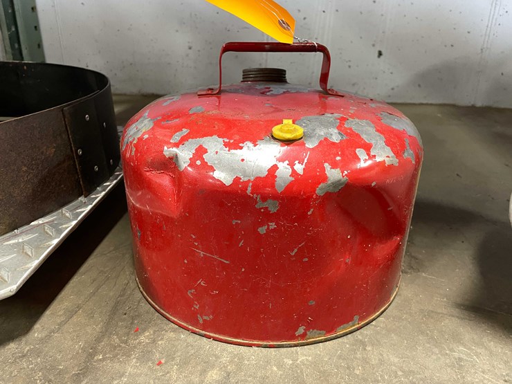 #5523-•-2.5-gallon-metal-gas-can-(cw)-image-3