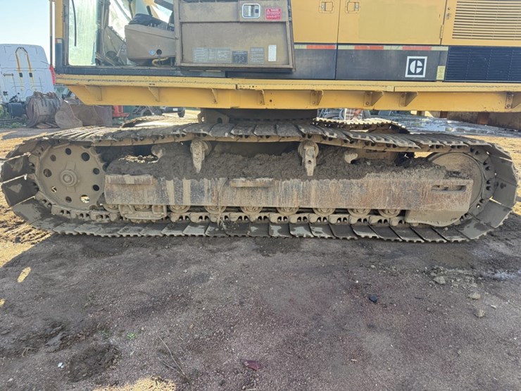 caterpillar-235-image-46