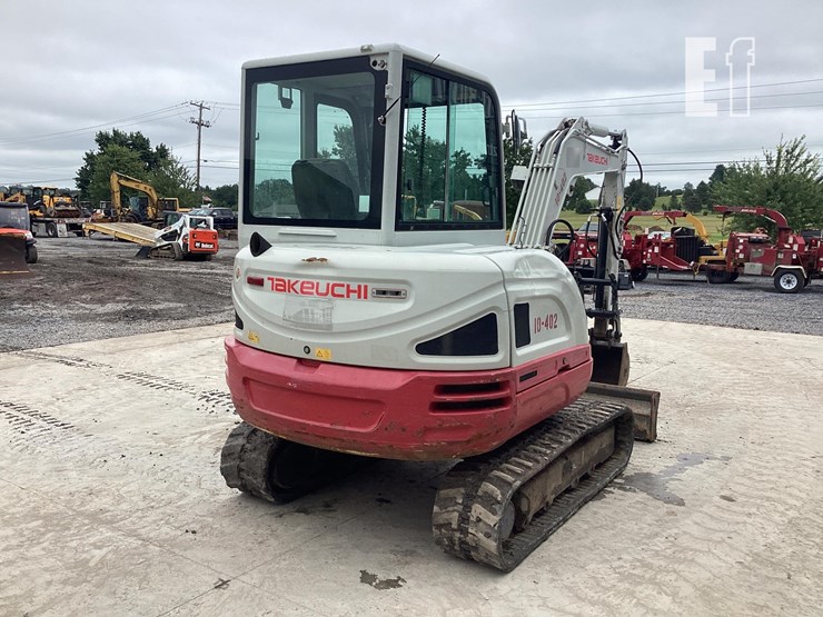 2018-takeuchi-tb240-image-4