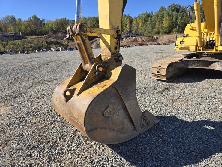 komatsu-pc210-lc-10-image-10