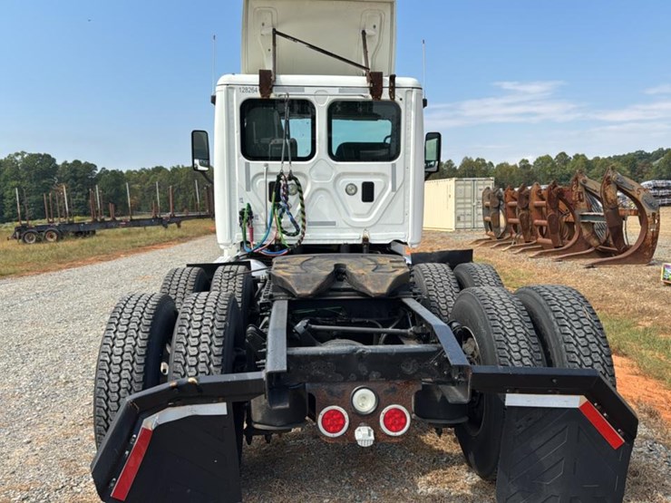 #1959-•-2015-freightliner-day-cab-semi-truck-image-4