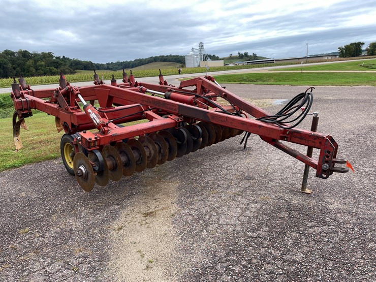#1033-•-sunflower-chisel-plow-image-1