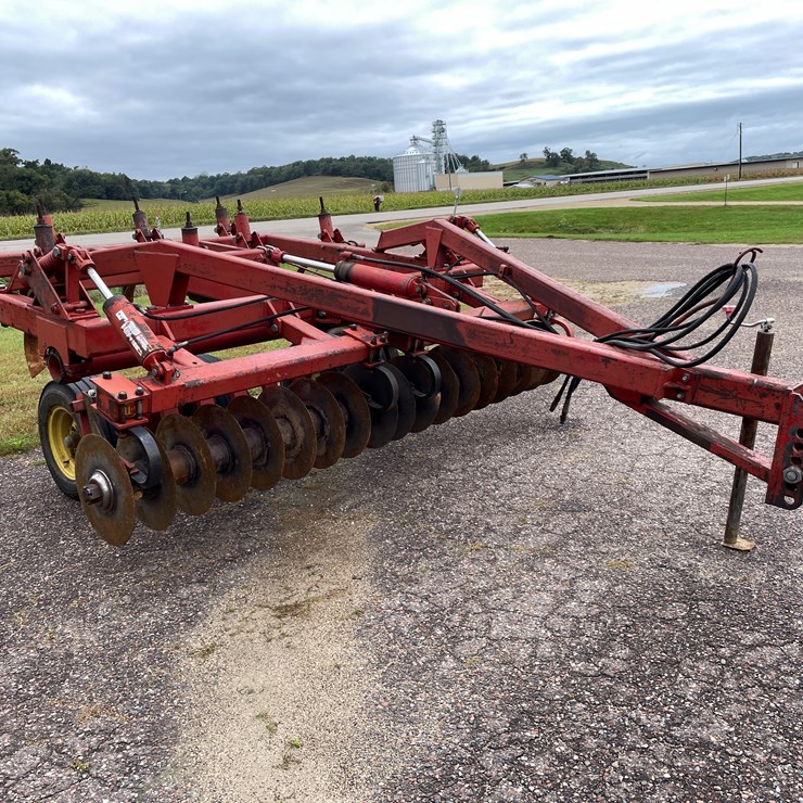 #1033 • Sunflower Chisel Plow