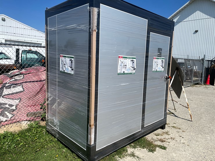#6312-•-new-portable-restroom-image-2