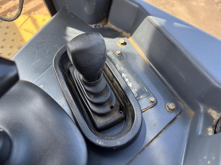 2017-deere-750k-image-36