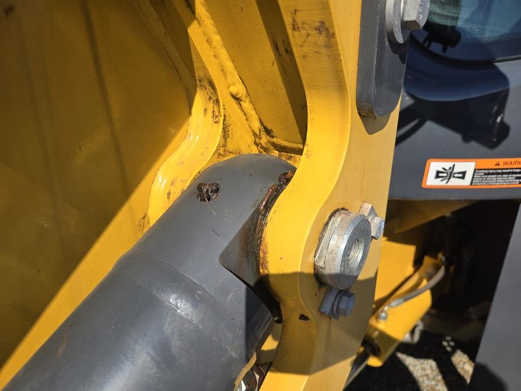 2019-deere-344l-image-27