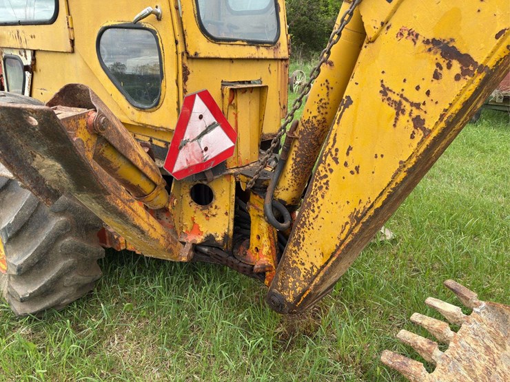 ford-backhoe-image-10