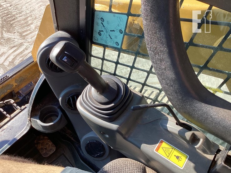 2019-caterpillar-239d-image-16