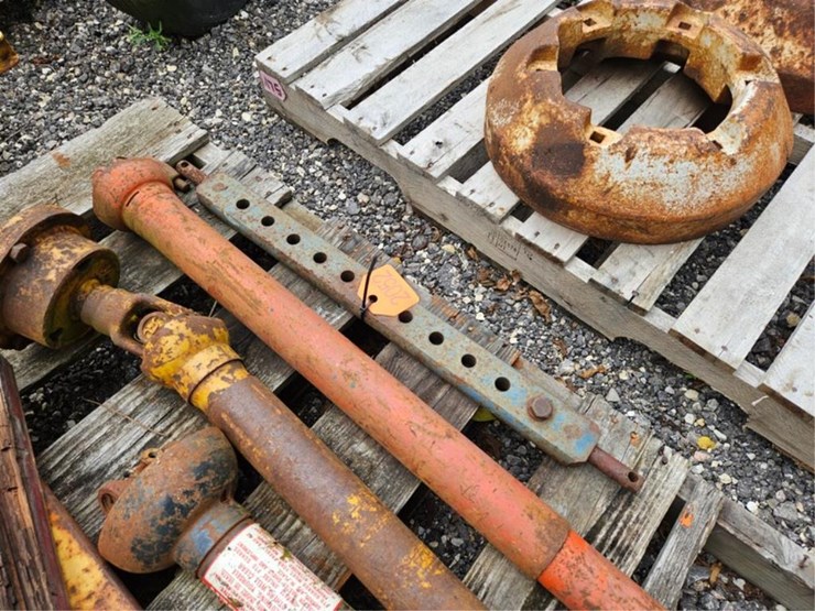 #2052-•-pallet-of-pto's-&-hitch-parts-image-8