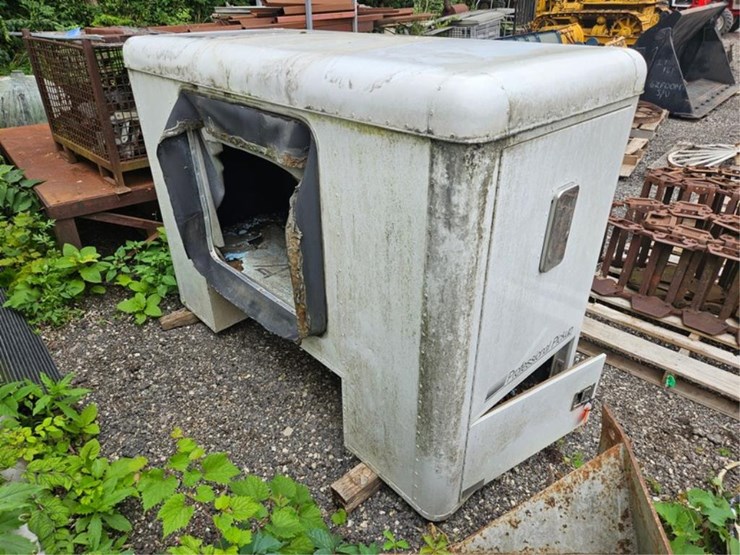 #2040-•-coffin-tool-box-for-semi-image-6