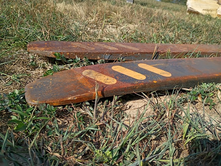 #107-•-set-of-42"-pallet-forks-[damaged]-image-6