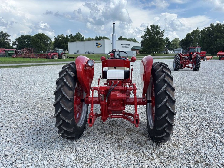 farmall-240-image-4