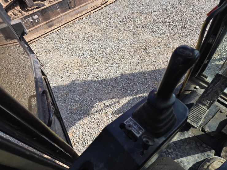 2006-caterpillar-m318-image-66
