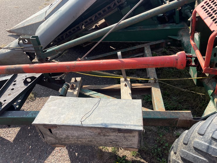 #1032-•-new-idea-(2)-row-corn-picker-image-16