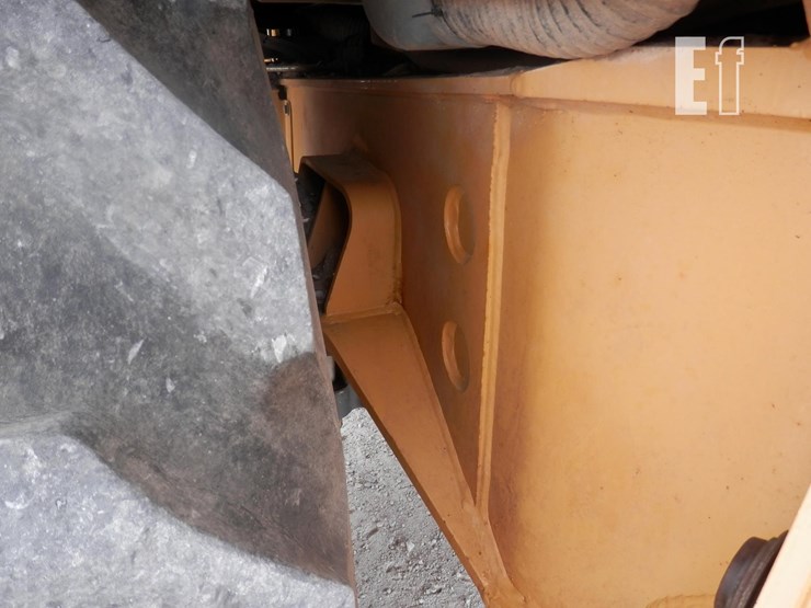 new-holland-555e-image-26