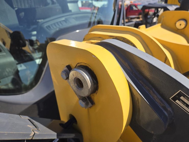 2019-deere-344l-image-19