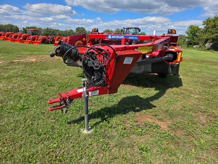 2023-new-holland-210-image-33