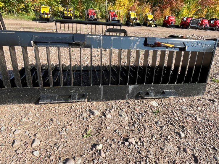 #8226-•-new-kc-72"-skid-steer-skeleton-bucket-image-7