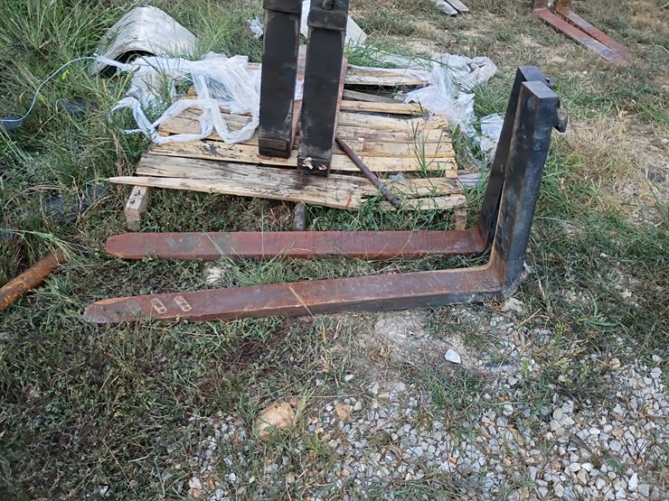 #109-•-set-of-42"-pallet-forks-image-2