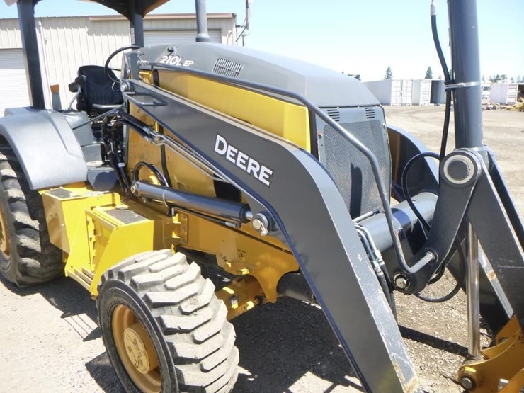 2021-deere-210l-image-15