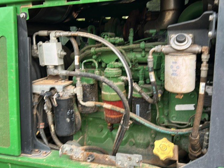 2018-deere-648l-image-25