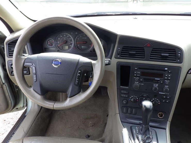 2004-volvo-xc70-image-9
