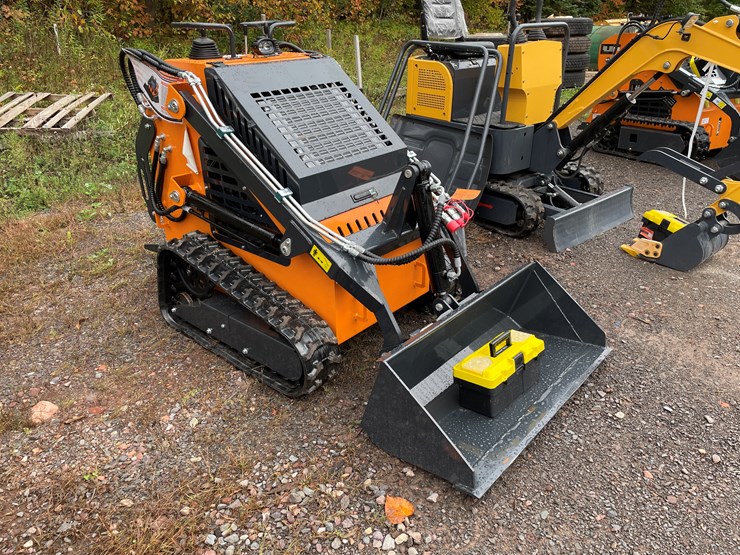 #8160-•-unused-2025-mini-skid-steer-loader-image-3