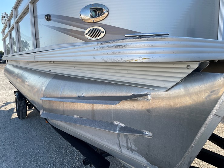 #1031-•-2012-crest-pontoon-(has-wi-title)-and-trailer-(no-title)-image-15