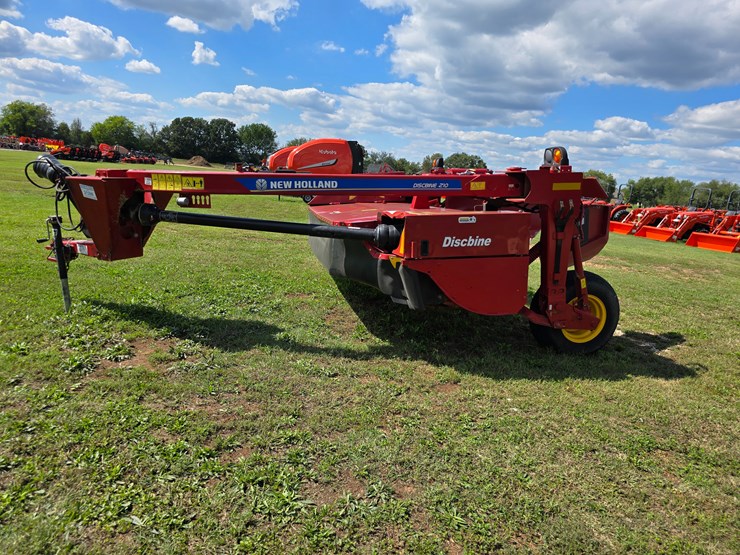 2023-new-holland-210-image-27