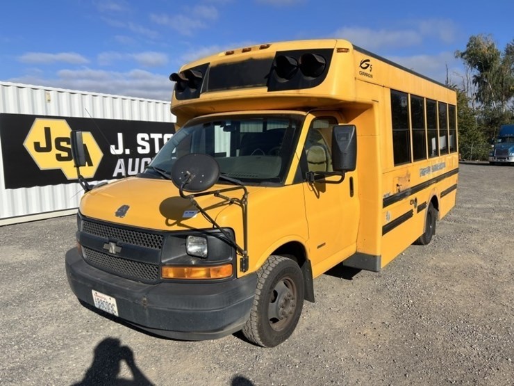 2008-chevrolet-express-school-bus-image-1