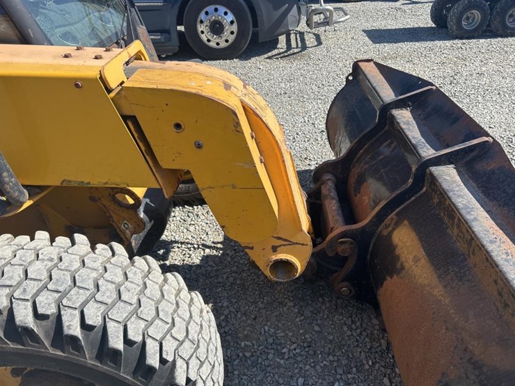 2009-jcb-527-55-image-11