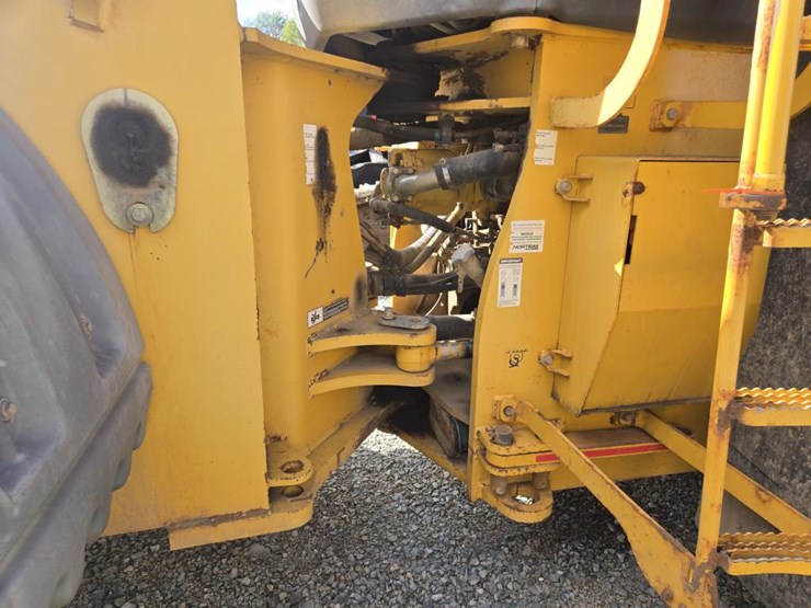2007-deere-844j-image-34