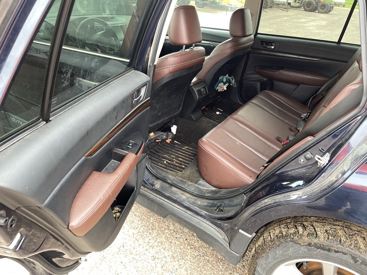 #1037-•-2014-subaru-outback-(wi-title-in-delay)-image-26
