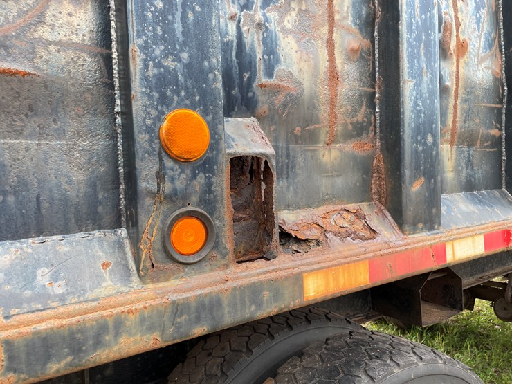 #8104-•-1982-accrt.-40'-3-axle-open-top-gondola-scrap-hauling-trailer-(has-mi-title)-image-14