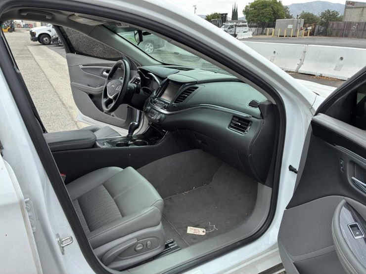2019-chevrolet-impala-sedan-image-8