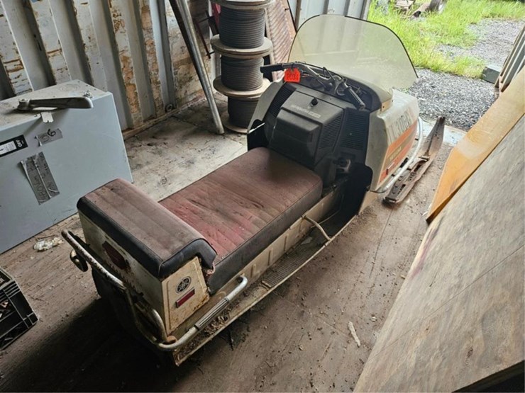 #2034-•-yamaha-sw396-snow-mobile-image-5