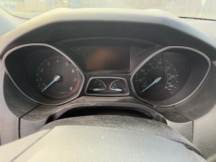 2014-ford-focus-sedan-image-15