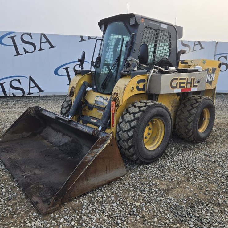 2019 GEHL V420