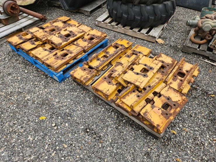 #2094-•-steel-cat-track-pads-image-1