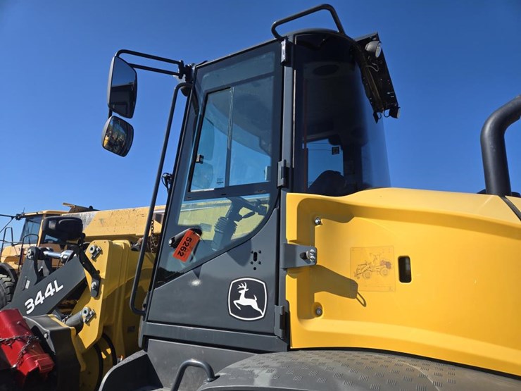 2019-deere-344l-image-38