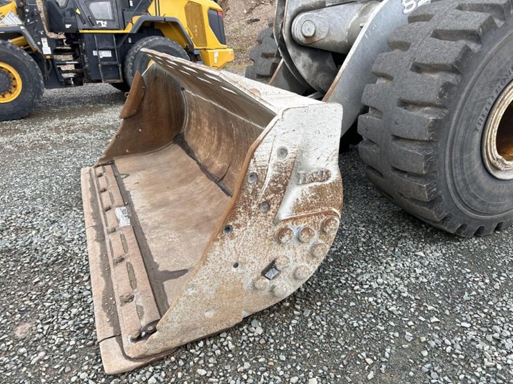 2014-deere-824k-image-9