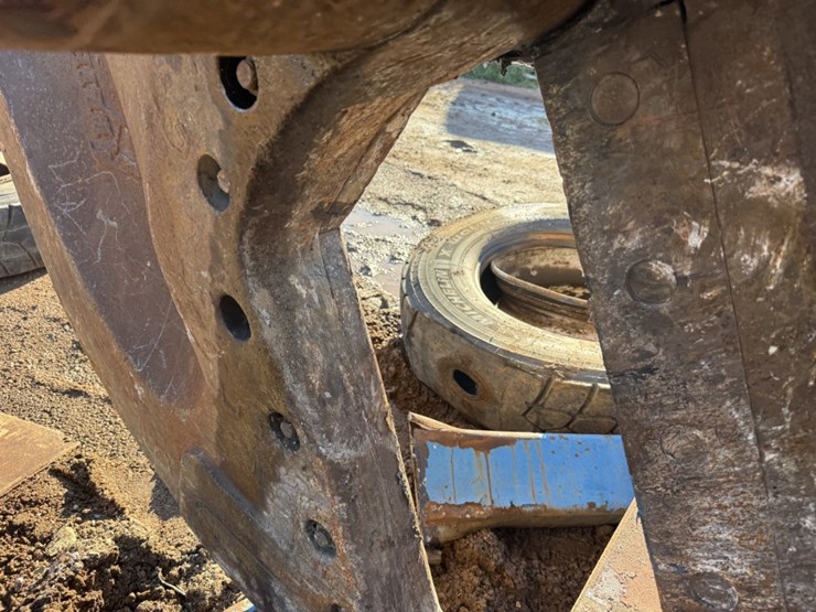 caterpillar-245-image-19